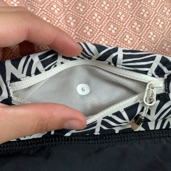 Lulu lemon shorts - Picture 5 of 6